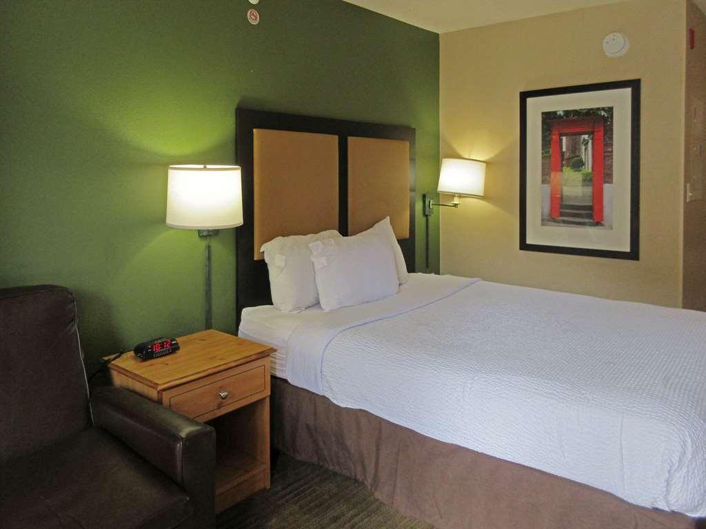Suburban Studios Raleigh - Crabtree Valley Habitación foto