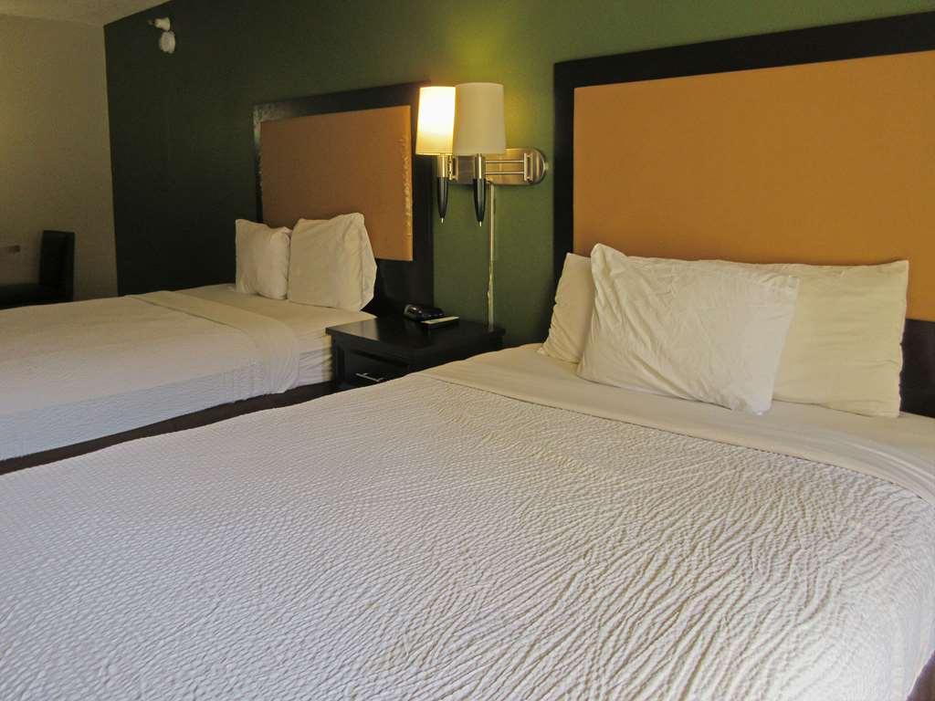Suburban Studios Raleigh - Crabtree Valley Habitación foto