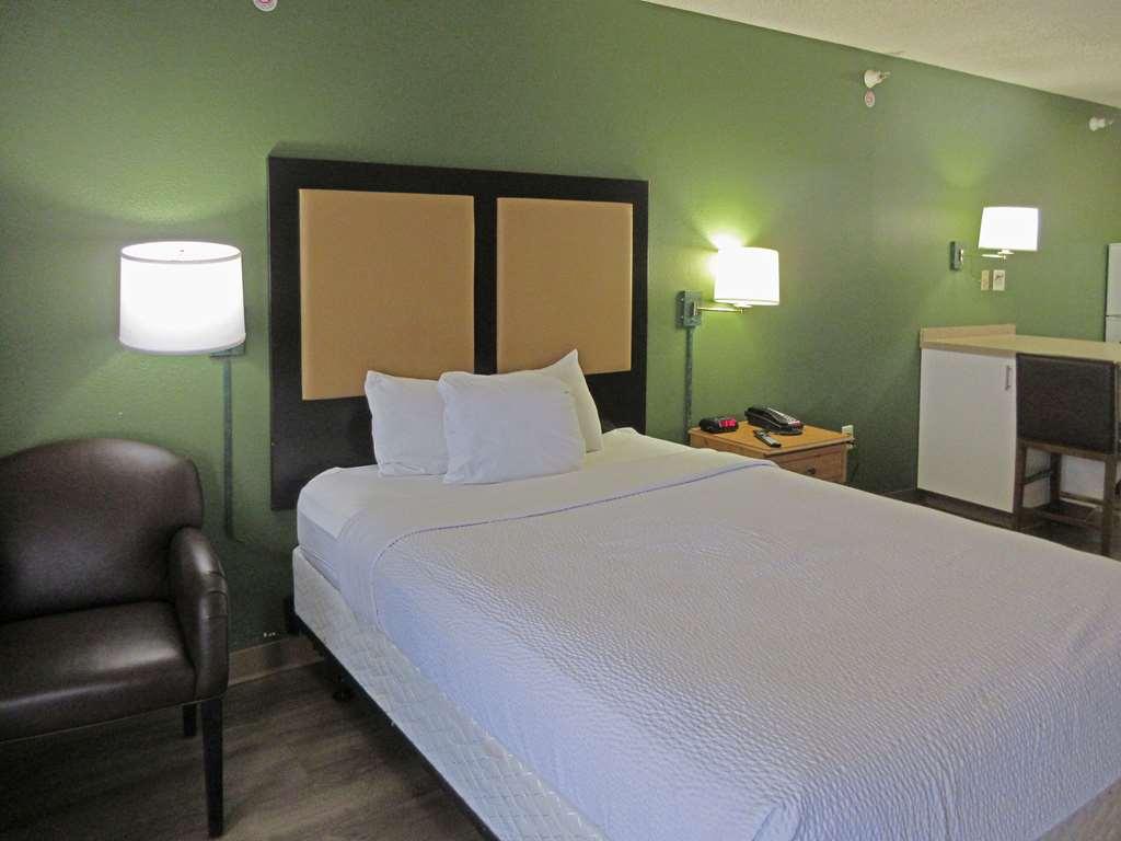 Suburban Studios Raleigh - Crabtree Valley Habitación foto