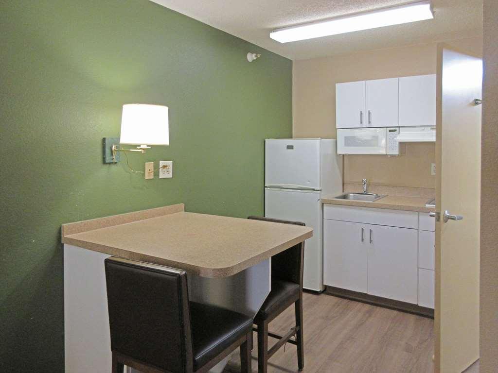 Suburban Studios Raleigh - Crabtree Valley Habitación foto