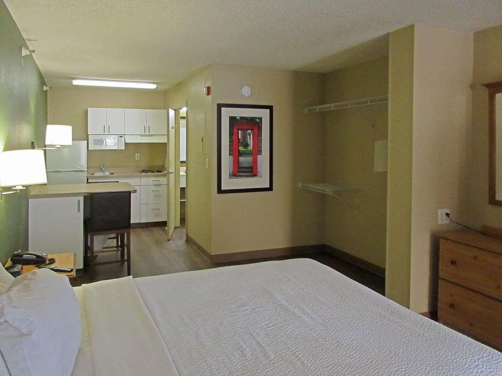 Suburban Studios Raleigh - Crabtree Valley Habitación foto